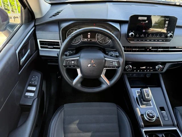 Used 2024 Blue Mitsubishi SE image 22
