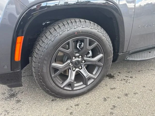 New 2026 Baltic Gray Metallic Clearcoat Jeep Upland image 4