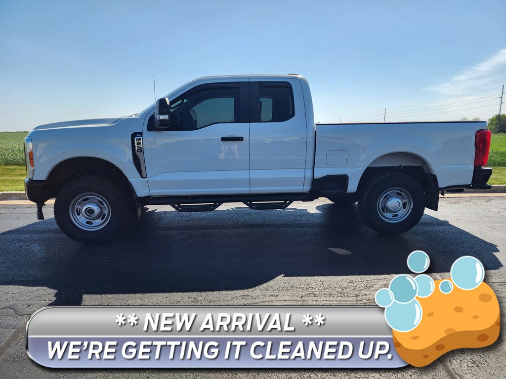 Used 2023 Oxford White Ford XL image 1