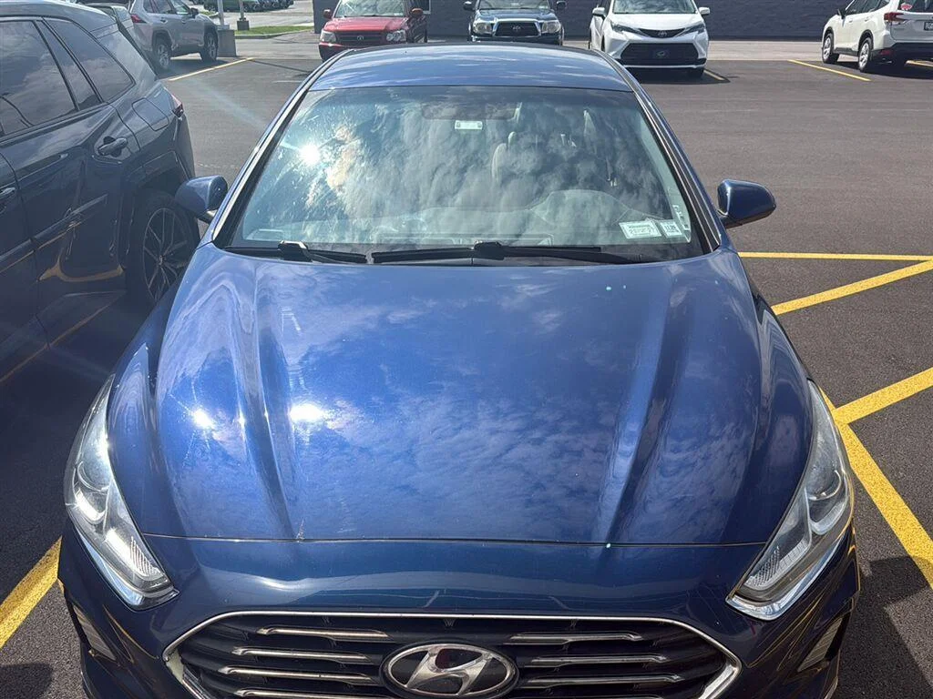 Used 2019 Lakeside Blue Hyundai SE image 3