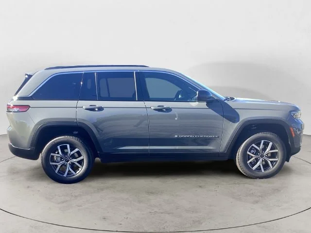 New 2027 Gray Jeep LAREDO 4X4 image 7