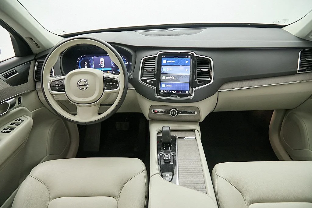 New 2023 Crystal White Volvo Plus image 24
