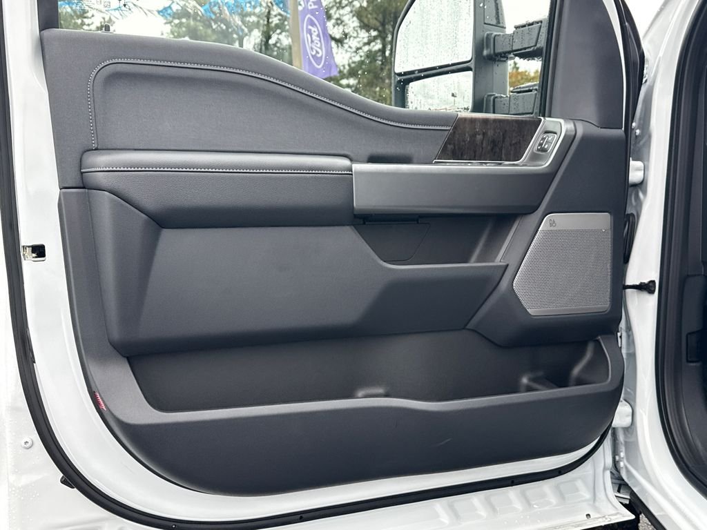 New 2026 Oxford White Ford F-250® Lariat TS MotorSport Valor Package image 10