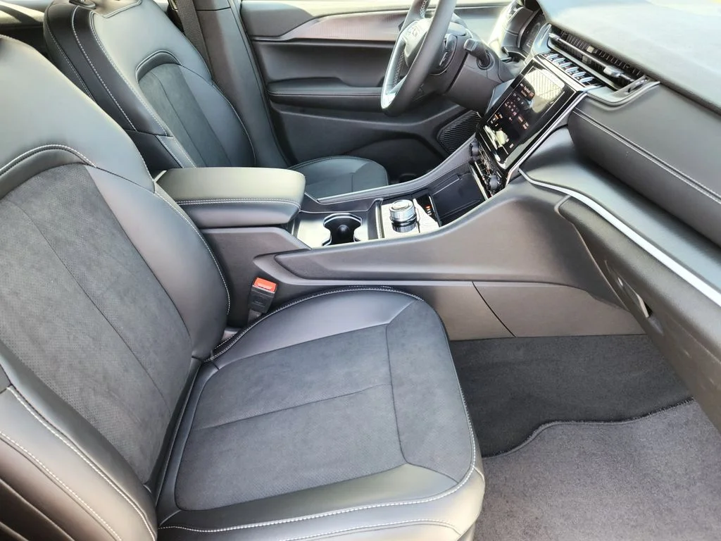 2025 Jeep Grand Cherokee L Altitude - Photo 14