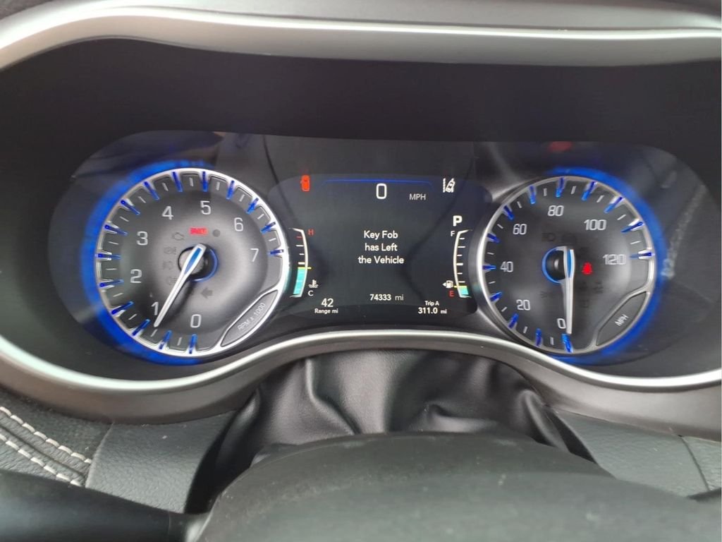 Used 2022 Red Chrysler Touring L image 23