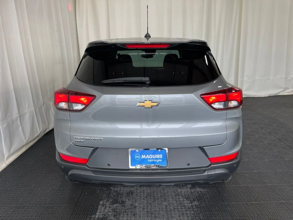 Used 2025 Gray Chevrolet LS image 26