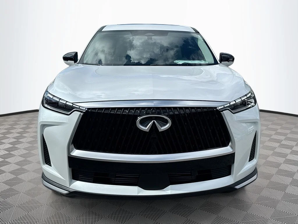 New 2027 RADIANT WHITE INFINITI Pure FWD image 2