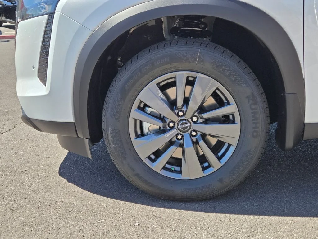 New 2026 Everest White Pearl TriCoat Nissan SV image 9