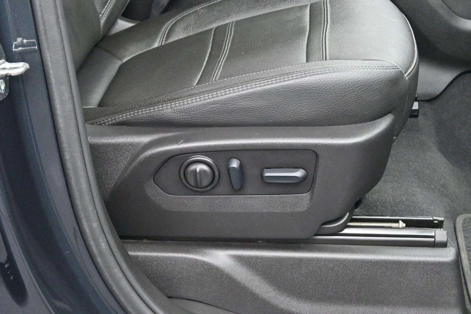 Used 2022 Hunter Metallic GMC Denali image 33