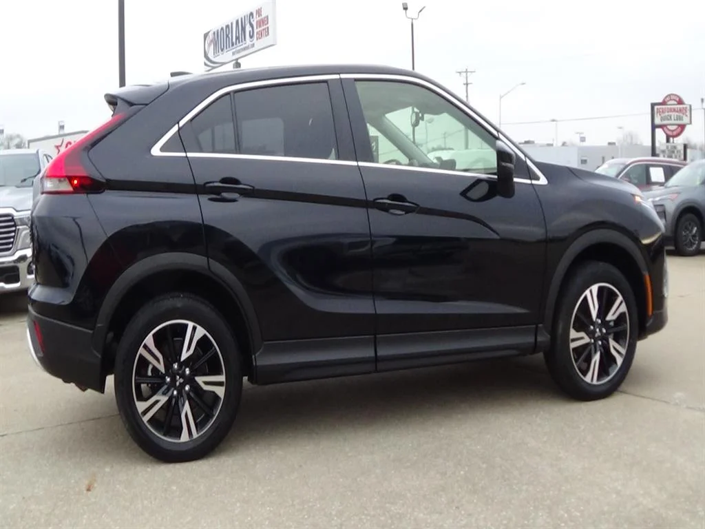 Certified Used 2024 Labrador Black Pearl (xl2) Mitsubishi SE image 5