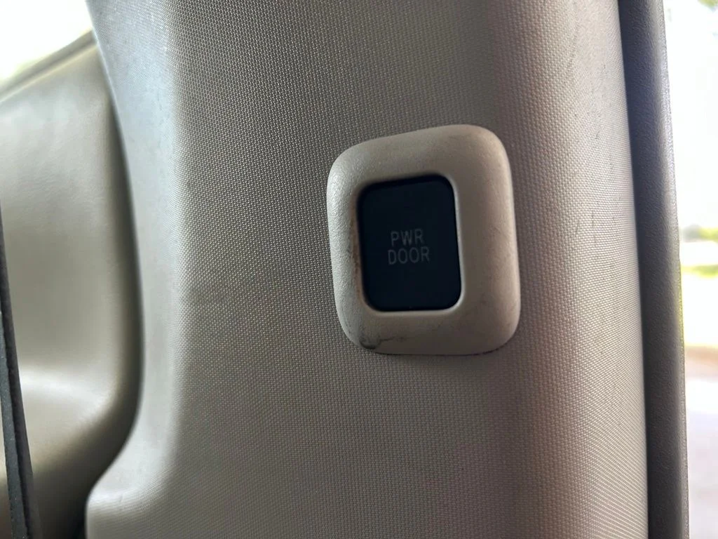 Used 2014 Gray Toyota LE image 27