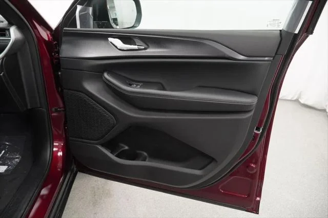 New 2026 Velvet Red Pearl-Coat Exterior Paint Jeep Laredo X image 33