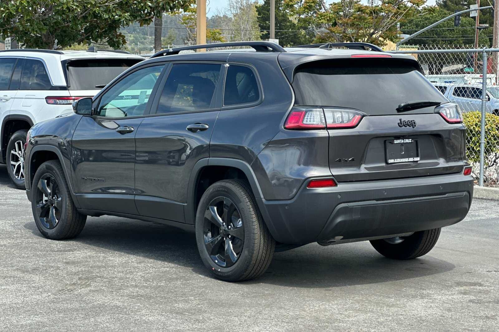 New 2023 Granite Crystal Metallic Clear-Coat Exterior Paint Jeep Altitude Lux image 6