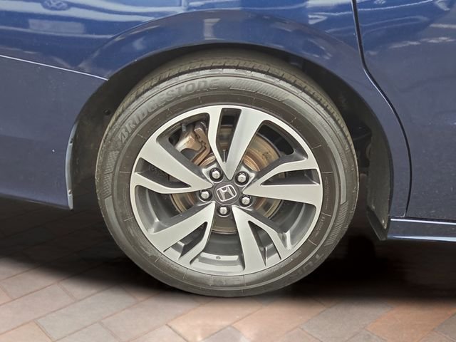 Used 2023 Obsidian Blue Pearl Honda Touring image 4