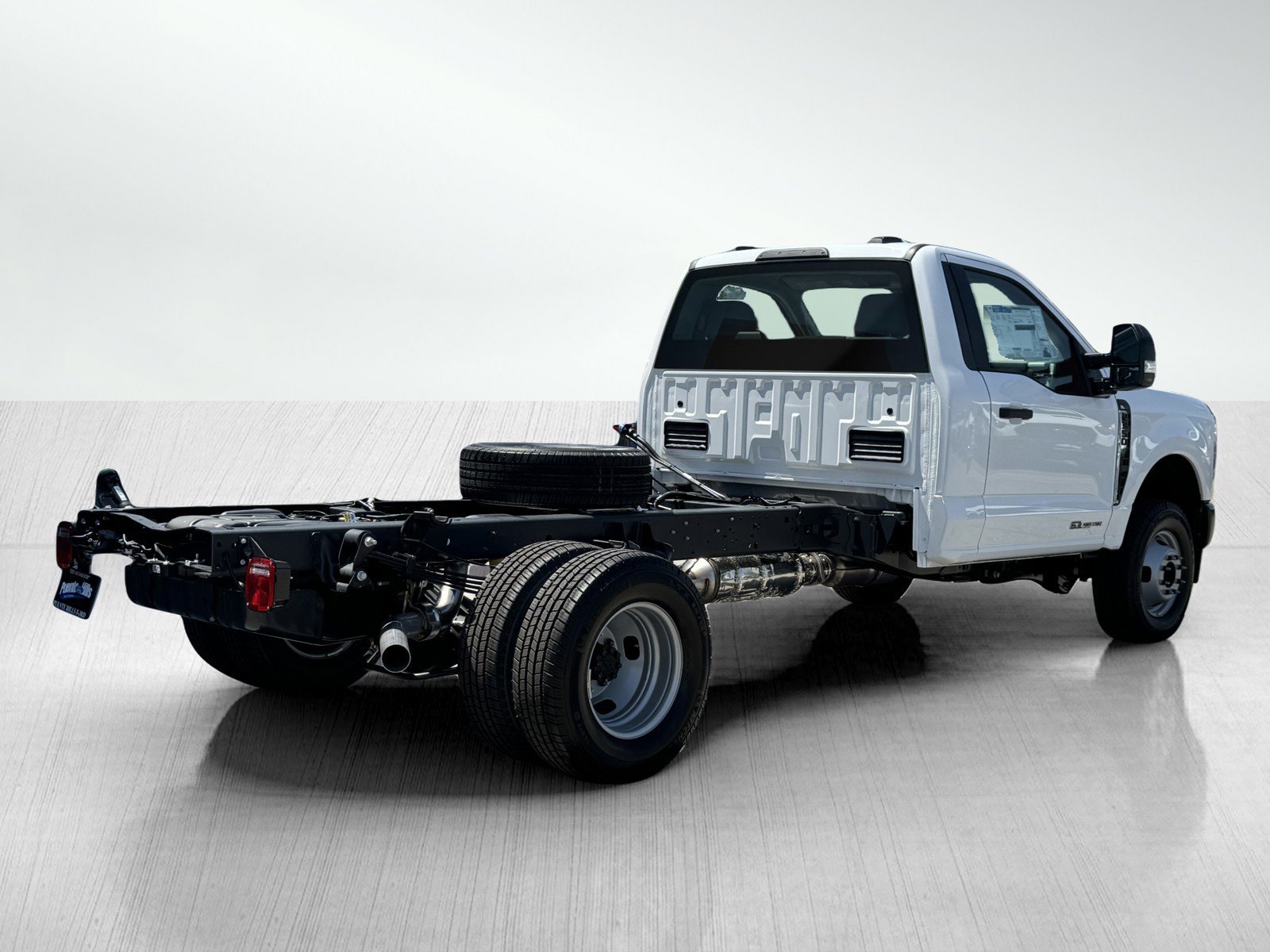 New 2024 Oxford White Ford F-350® XL image 4