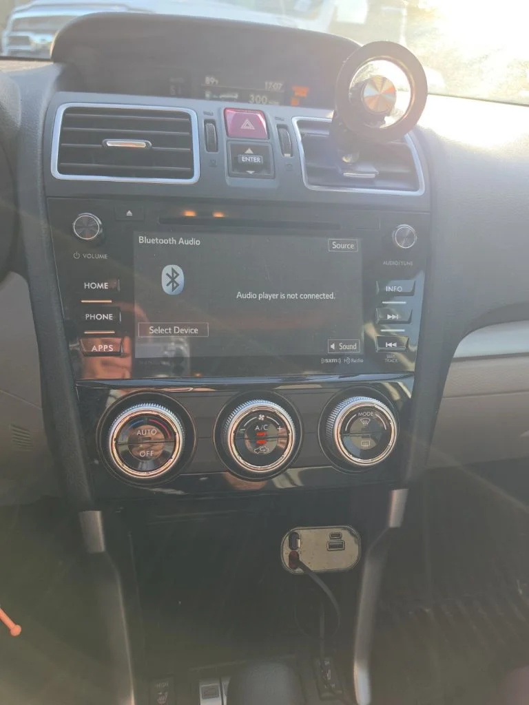 Used 2018 Silver Subaru 2.5i Premium image 3