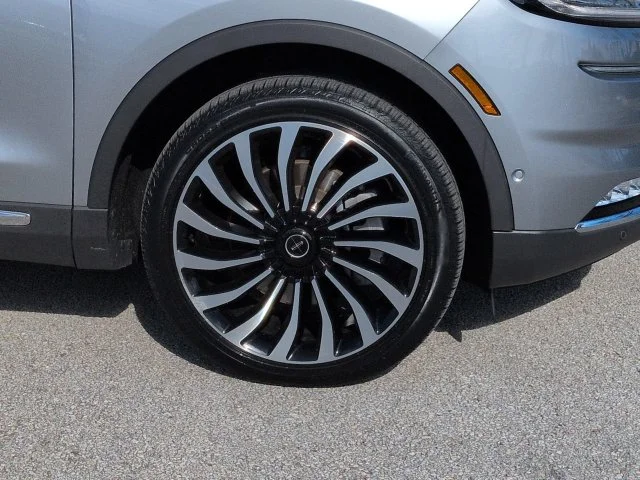Certified Used 2023 Silver Lincoln Black Label image 12