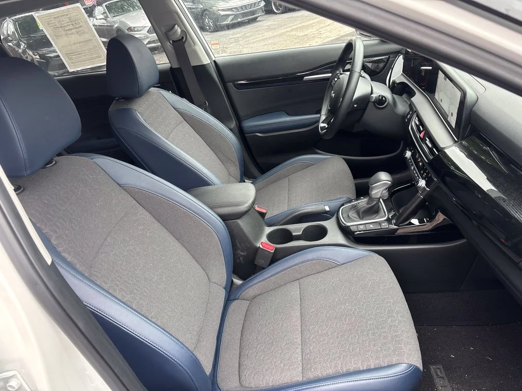 Used 2025 White Kia S image 21