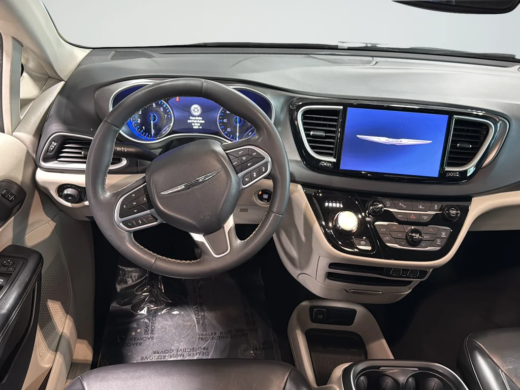 Used 2023 White Chrysler Touring L image 9