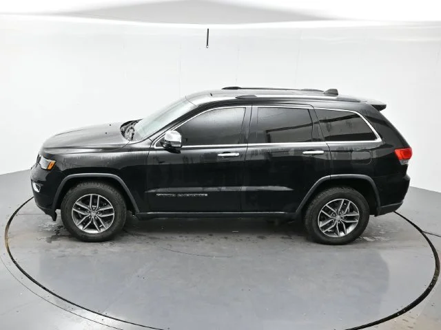 Used 2017 Diamond Black Crystal Pearlcoat Jeep Limited image 20