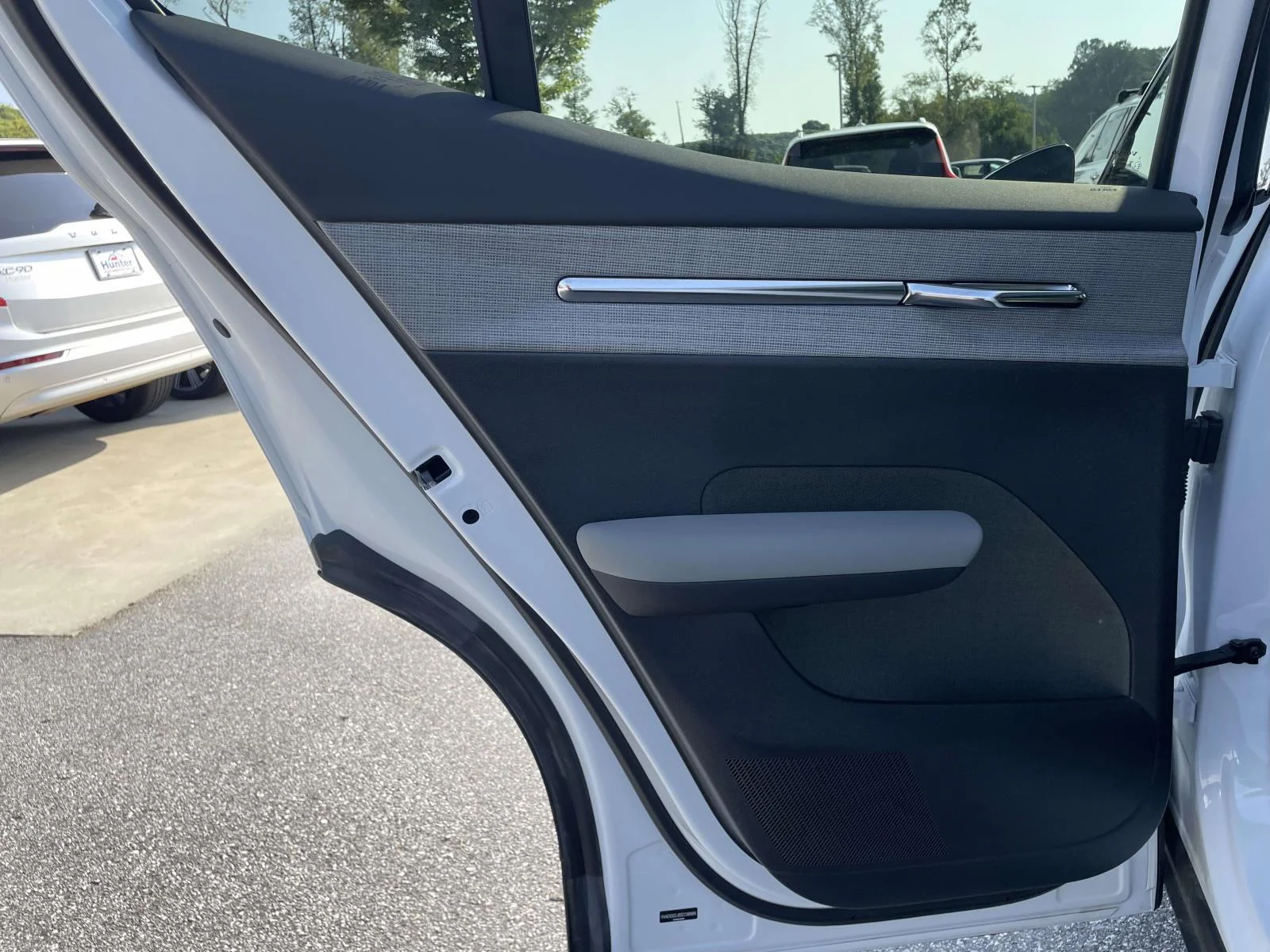 Used 2025 Crystal White Metallic Volvo Ultra image 2