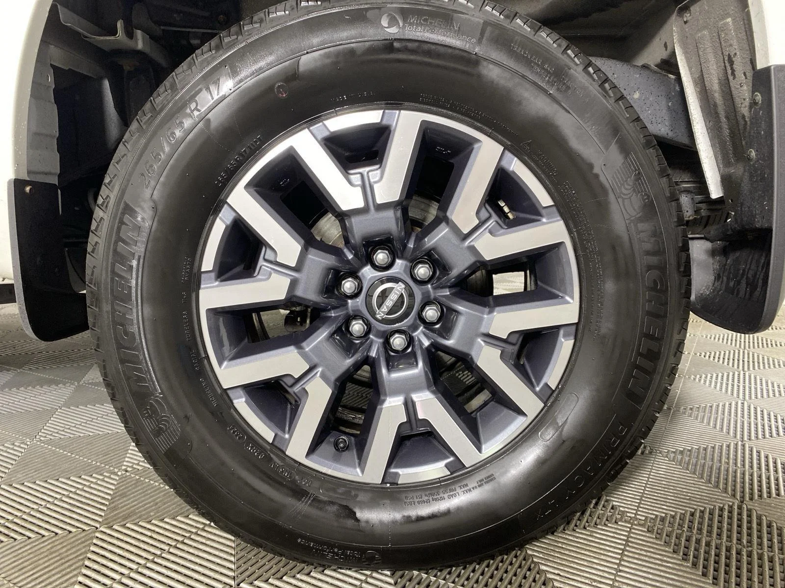 Used 2024 Wh Nissan SL image 9