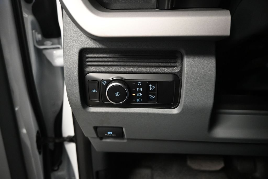 New 2026 Oxford White Ford XL image 14