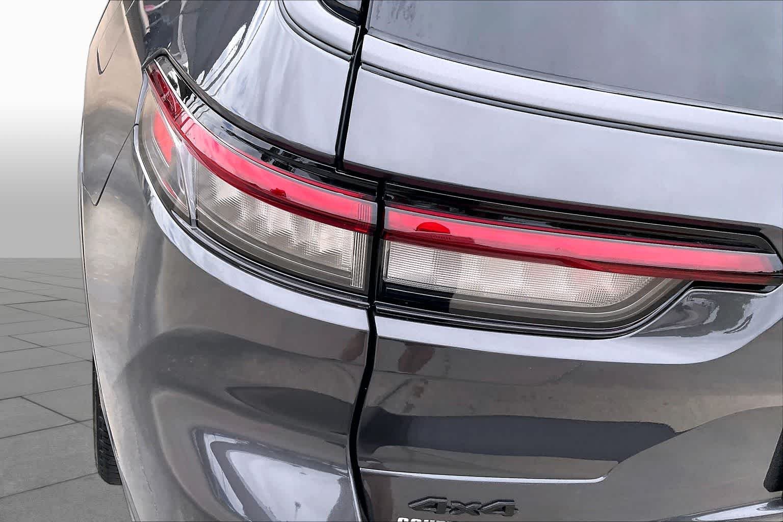 New 2026 Baltic Gray Metallic Clear-Coat Exterior Paint Jeep Limited Reserve image 14