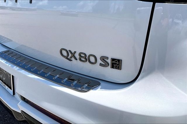 New 2027 2T RADIANT WHIT INFINITI SPORT image 8