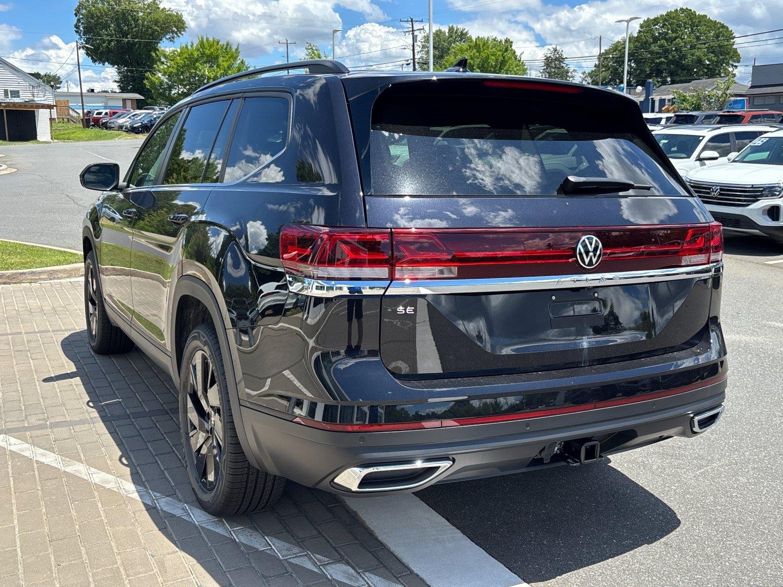New 2026 deep black pearl Volkswagen 2.0T SE w/Technology image 3
