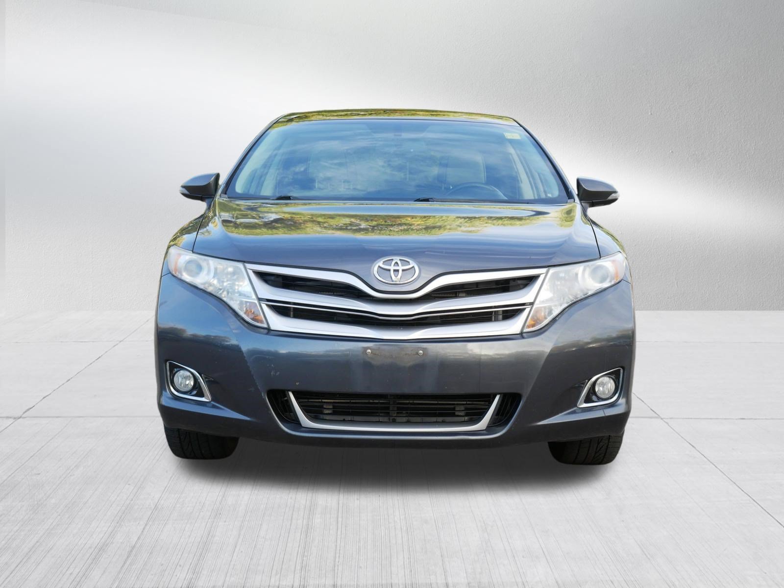 Used 2013 Magnetic Gray Metallic Toyota XLE image 2