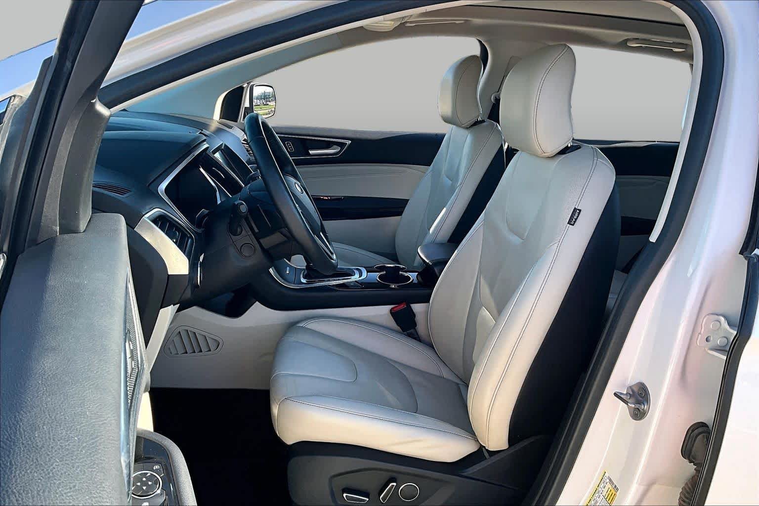 Used 2018 White Platinum Metallic Tri-Coat Ford Titanium image 8