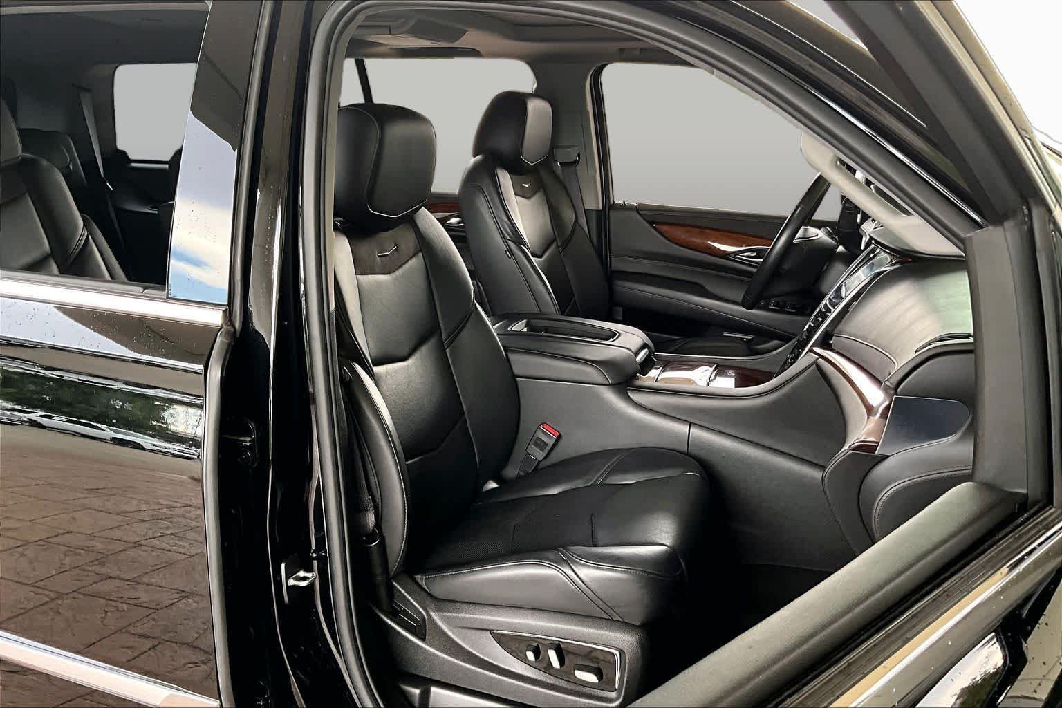 Pre-Owned 2017 Cadillac Escalade Luxury