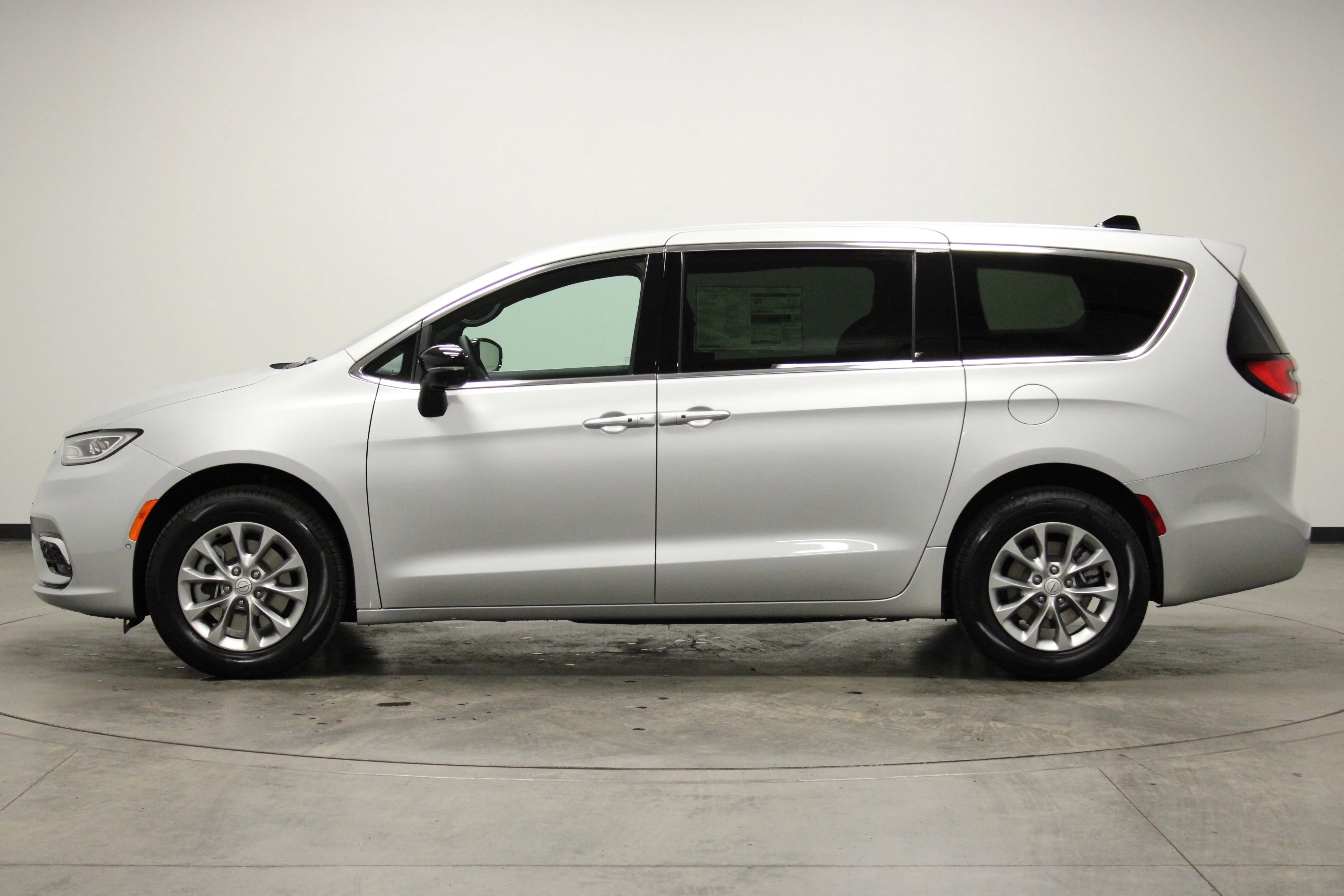 New 2026 Silver Mist Clear-Coat Exterior Paint Chrysler Select image 5