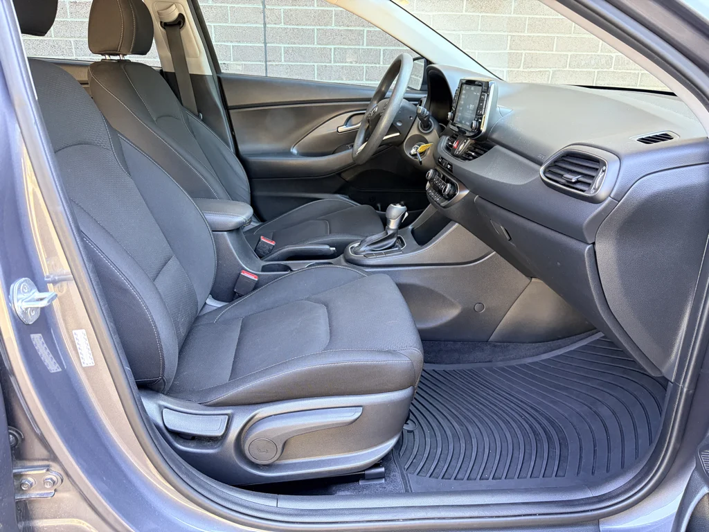 Used 2018 Summit Gray Hyundai Base image 21