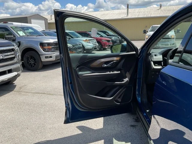 Used 2019 Blue Emerald Metallic GMC  image 25