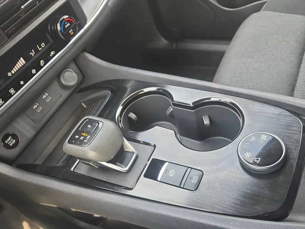 2025 Nissan Rogue SV - Photo 39