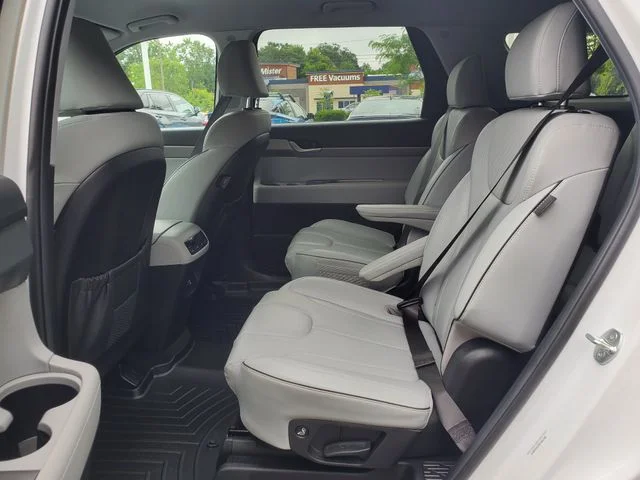 Used 2025 White Hyundai SEL image 9