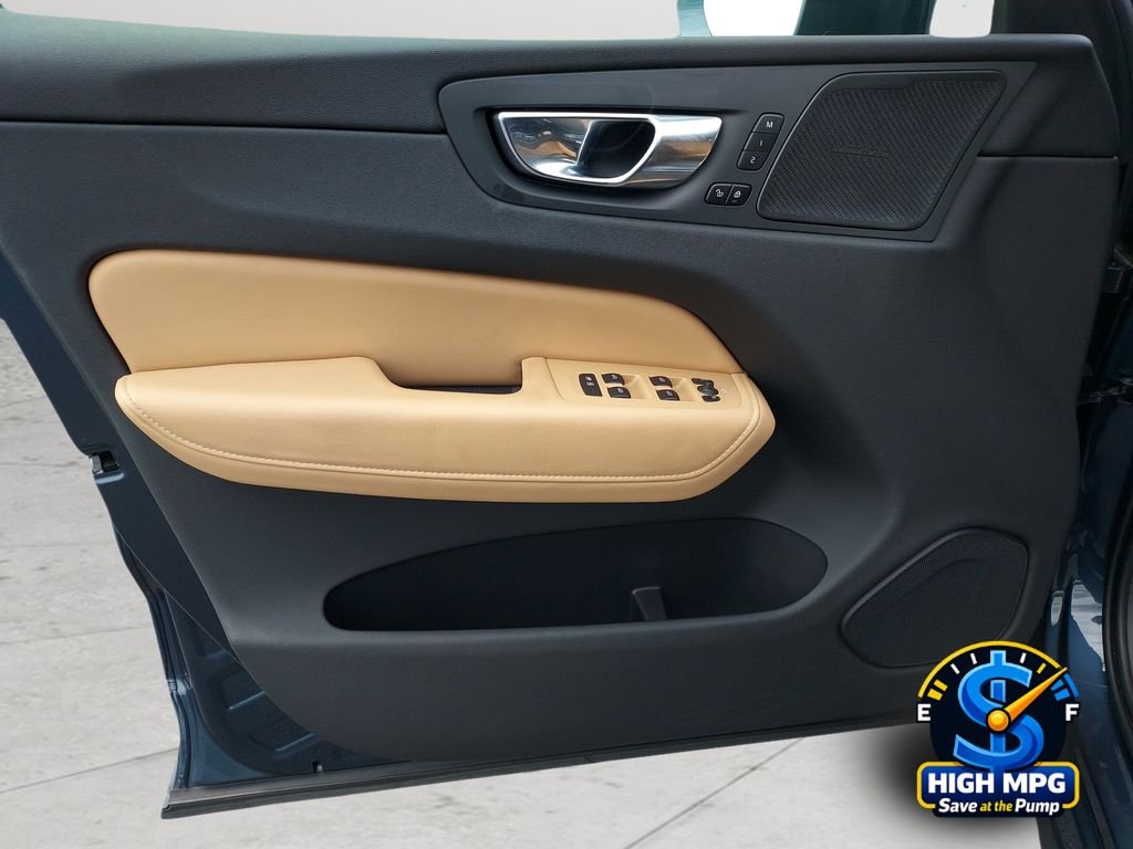 Used 2021 Blue Volvo T5 Inscription image 29