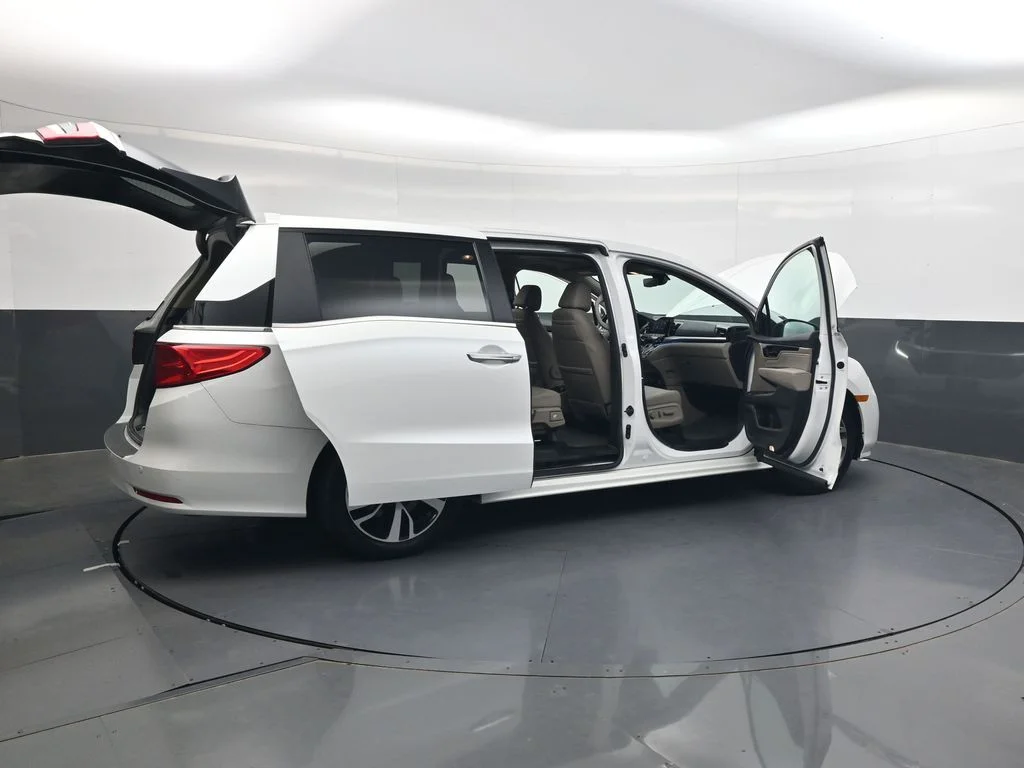 Used 2023  Honda Touring image 45