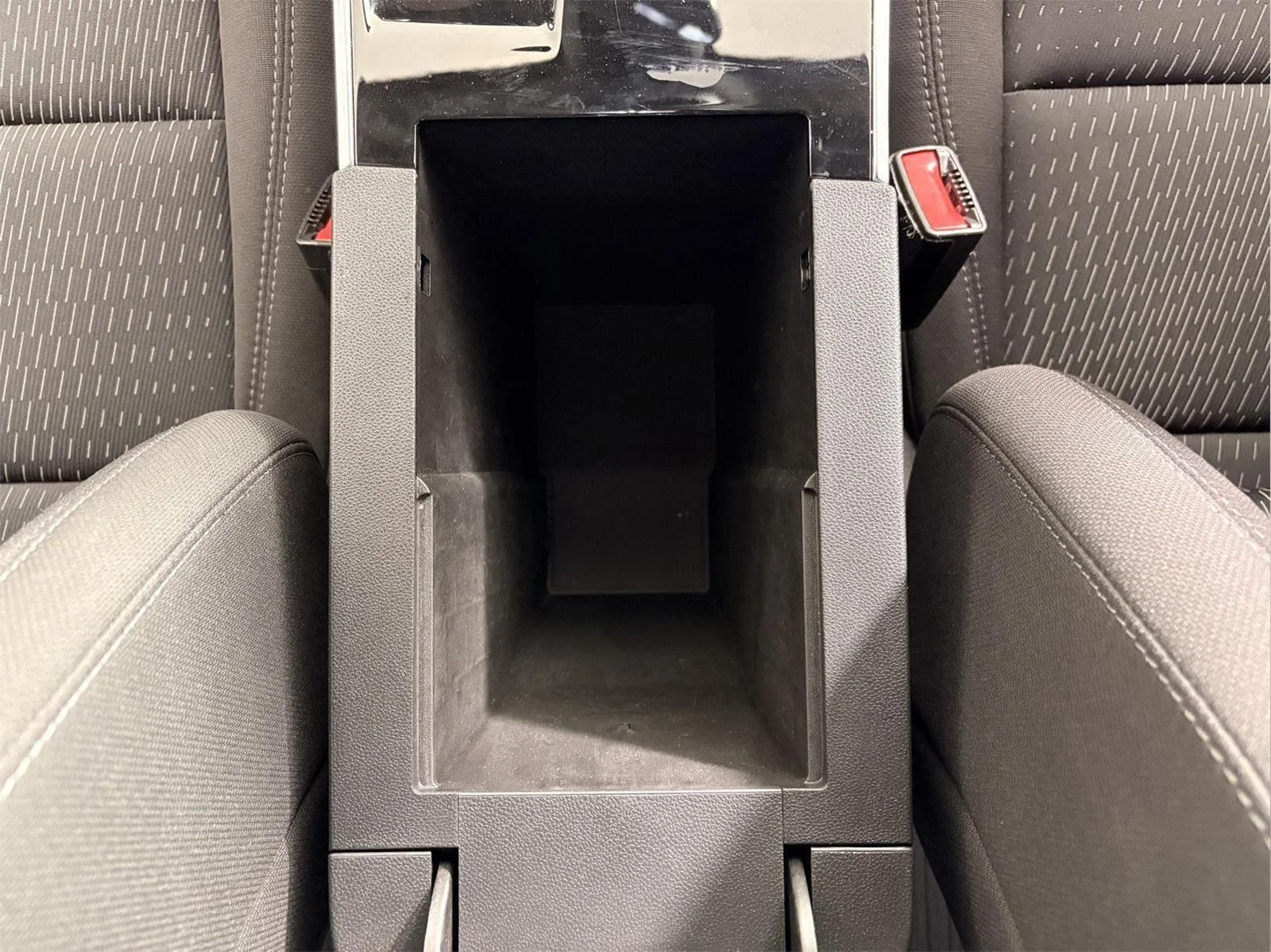 Used 2025 Sterling Gray Metallic Chevrolet LT image 34