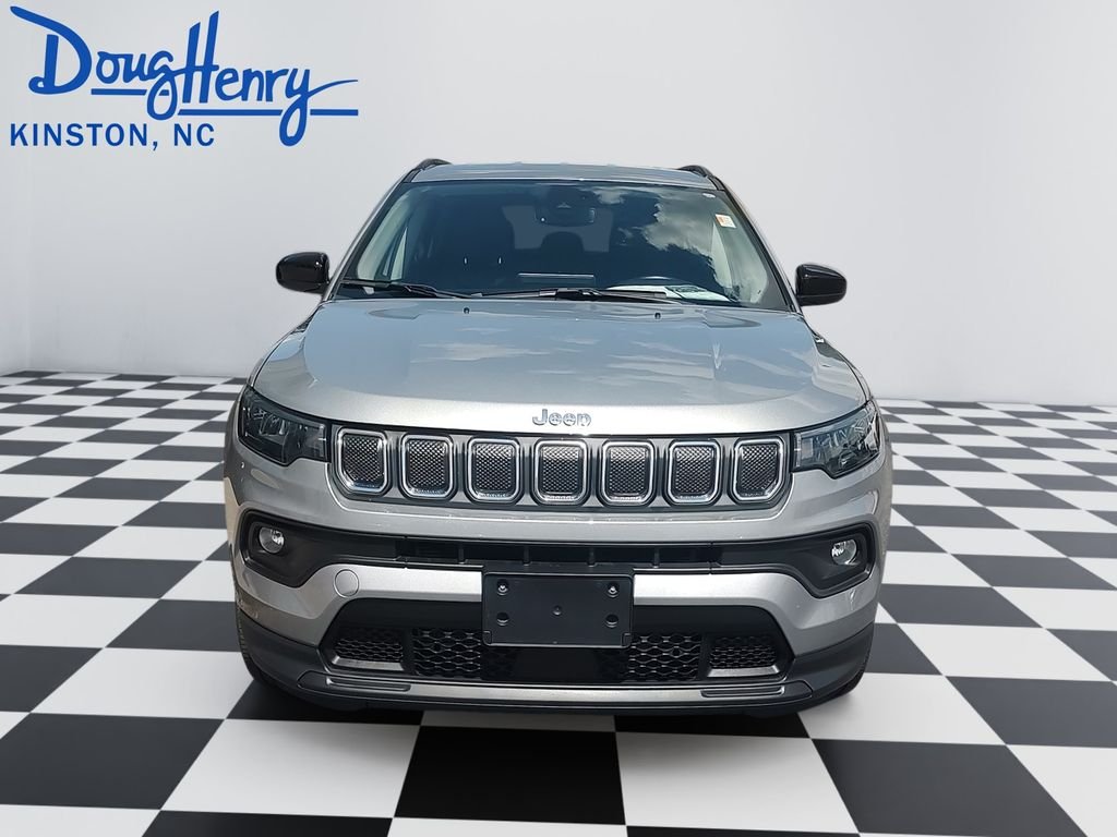 Used 2022 Silver Jeep Latitude Lux image 8