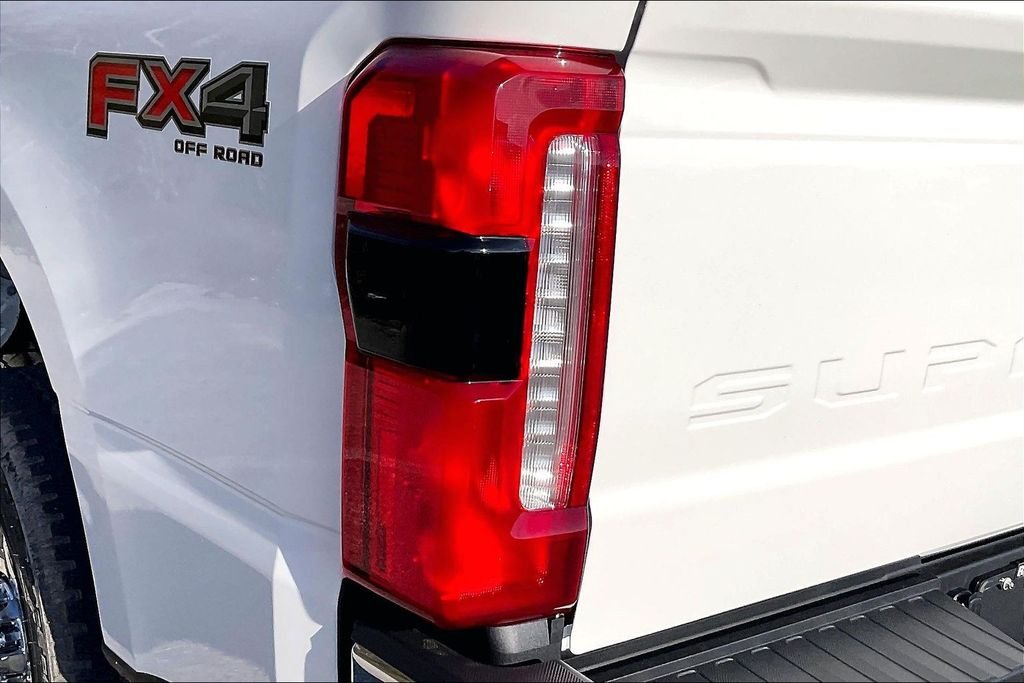 New 2026 Ford Super Duty F-250 Lariat 4D Crew Cab