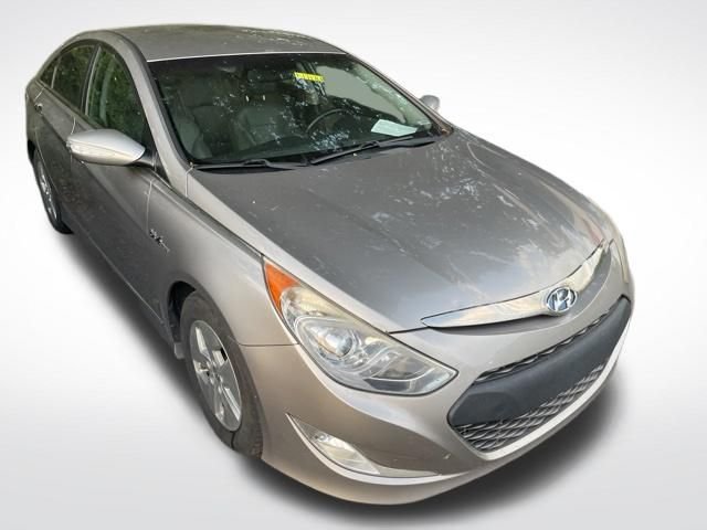 Used 2012 Silver Metallic Hyundai Base image 1