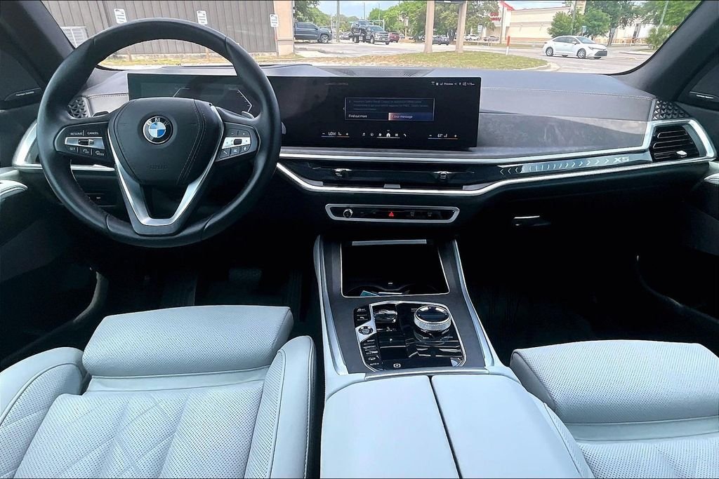 Used 2024 Blue BMW xDrive40i image 7