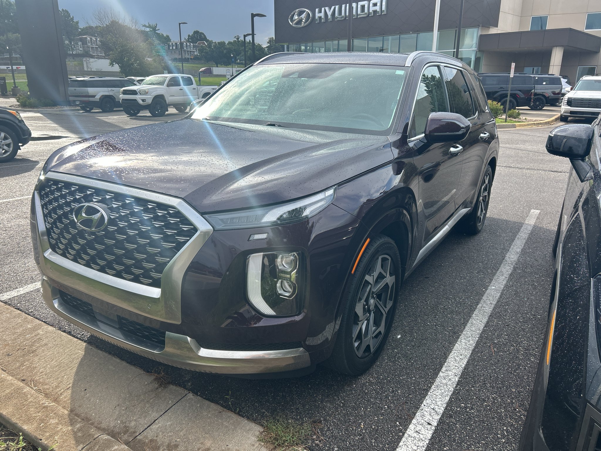 Used 2022 Maroon Hyundai Calligraphy image 5