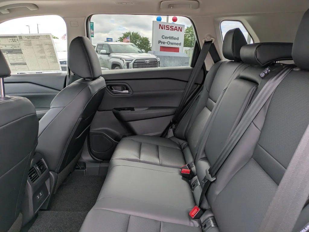 New 2026 Everest White Pearl TriCoat Nissan Dark Armor™ image 13
