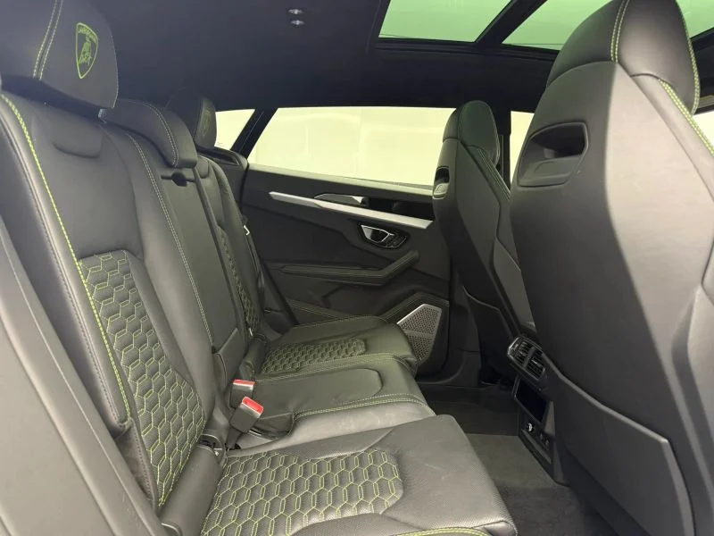 Used 2022  Lamborghini Sport Utility 4D image 38