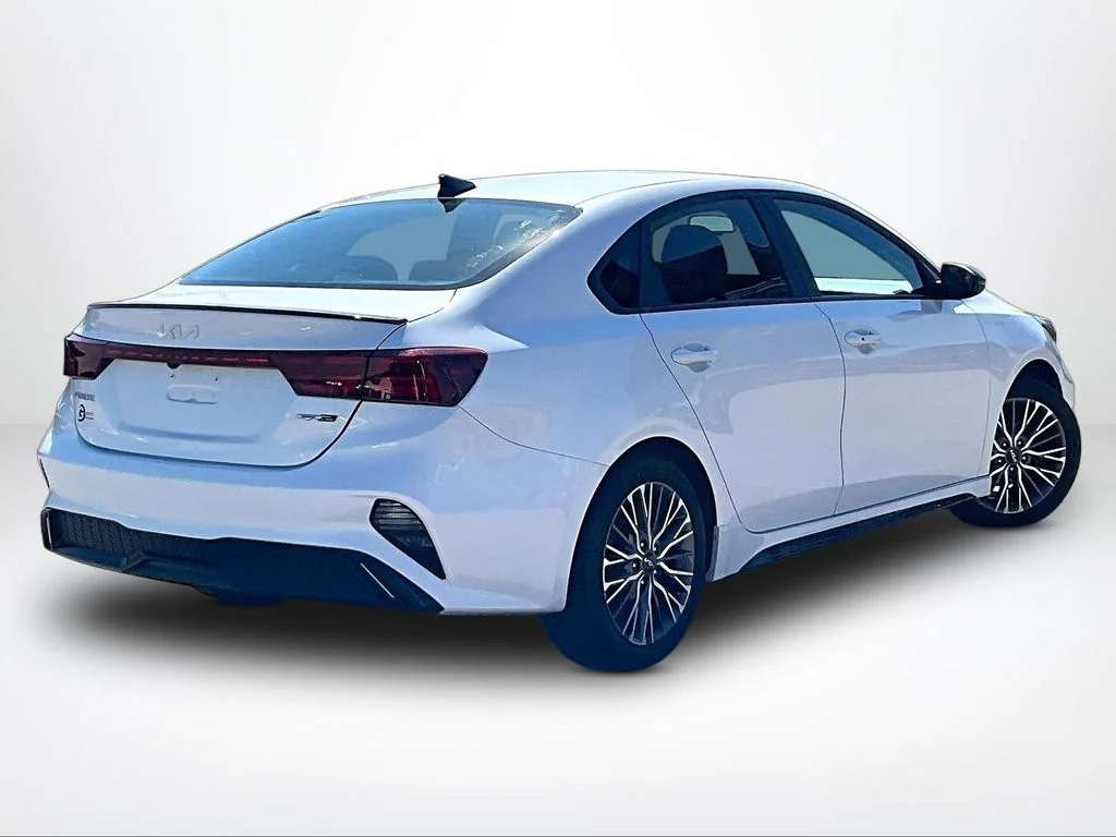 Used 2024 White Kia GT-Line image 3