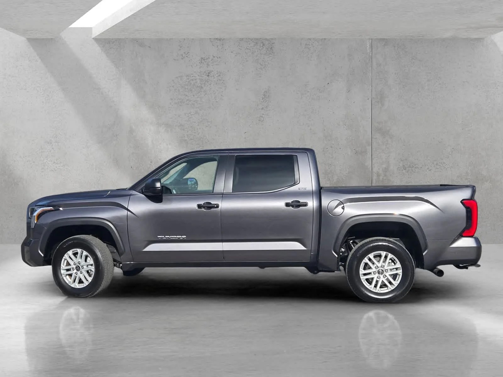 Used 2024  Toyota SR5 image 7